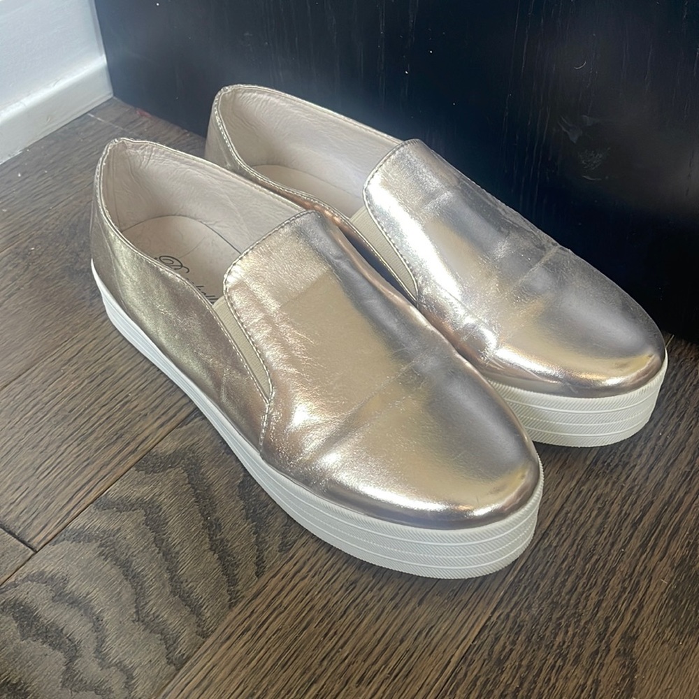 Breckelle’s Champagne Gold Sneaker